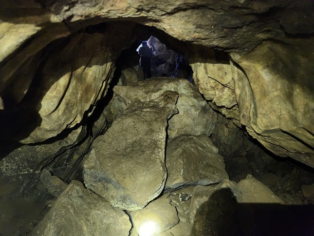 Khám phá hang động mới được phát hiện có thạch nhũ siêu đẹp ở Thanh Hóa ảnh 2