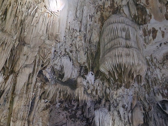 Khám phá hang động mới được phát hiện có thạch nhũ siêu đẹp ở Thanh Hóa ảnh 4