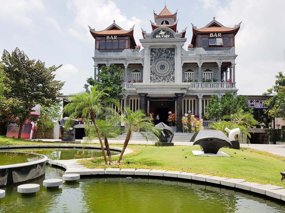 Chiêm ngắm toà lâu đài đá “có một không hai” ở Ninh Bình - 1