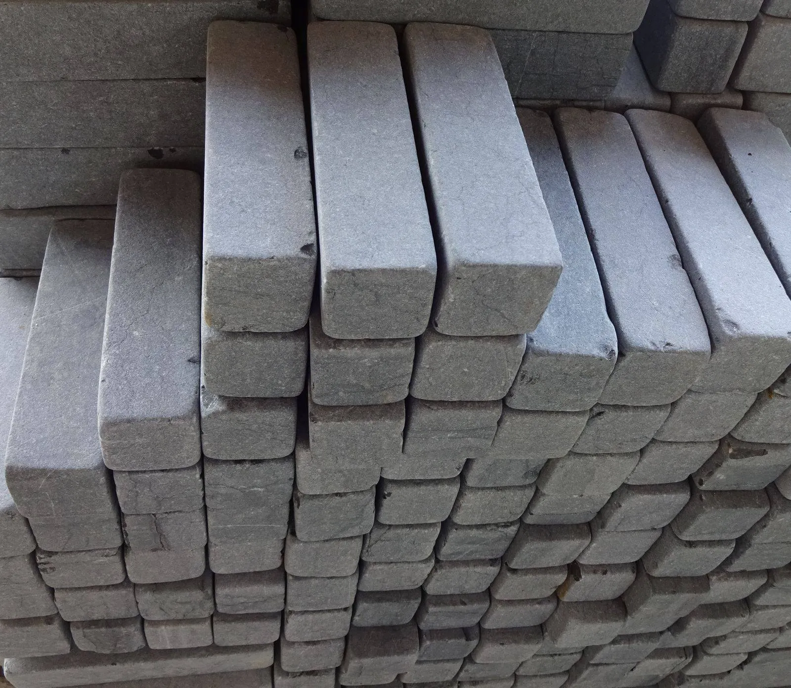 Đá chày quay xuất khẩu 5x5x20cm